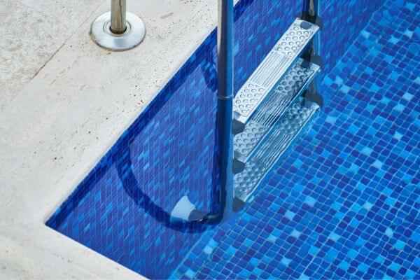 escaleras piscina de obra