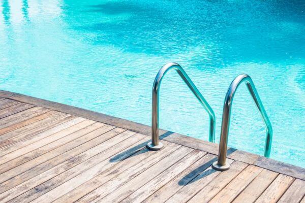 madera piscina