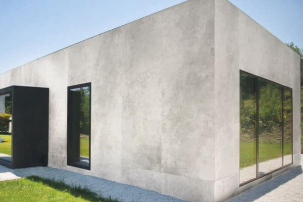fachada revestida de gres porcelánico