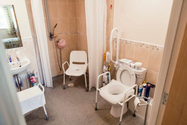 wc personas mayores