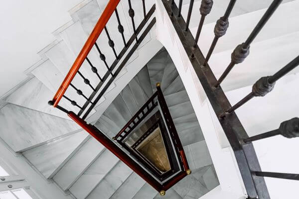 peldaños de escalera compensados