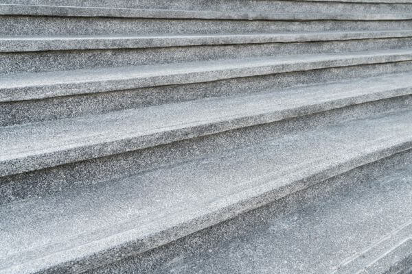 escaleras de zonas con alto tránsito