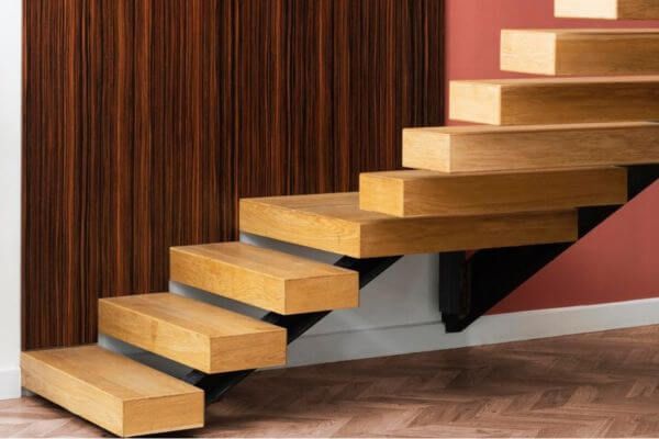 peldaños de escalera volada
