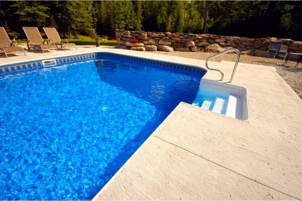 suelos antideslizantes para piscinas