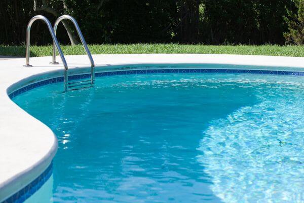por qué no todos los azulejos valen para piscinas
